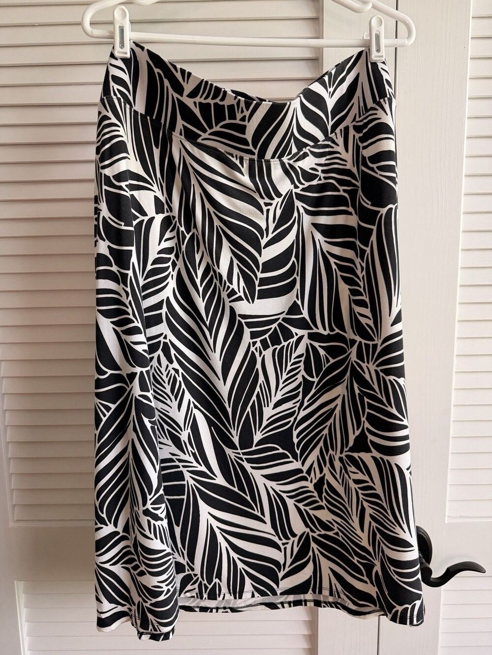 Coolibar UPF 50+ Marigot Midi Skirt 3X Black White Tropical Leaf Stretch Plus